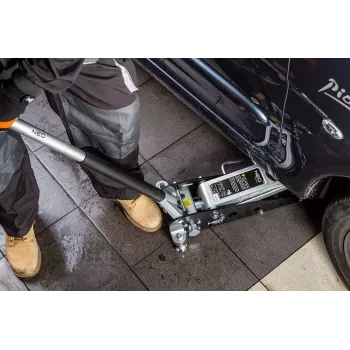 NEO Tools 11-730 Hüdrauliline tungraud ja tungraua alused komplekt 2 tonni