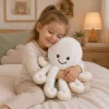 LEAN TOYS Plüššist kaheksajalg elastsete kombitsatega, valge, 50 cm