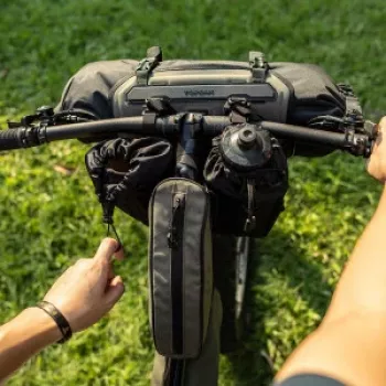 Topeak Freeloader Lenkstangekott 3.1L Must QuickClick kinnitusega