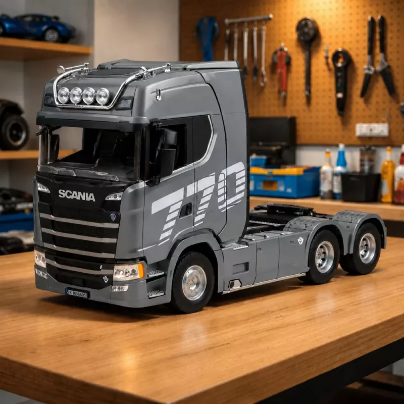 HUINA 32329 Scania 1:18 6-kanaliline RC veoauto Hall Hõbe