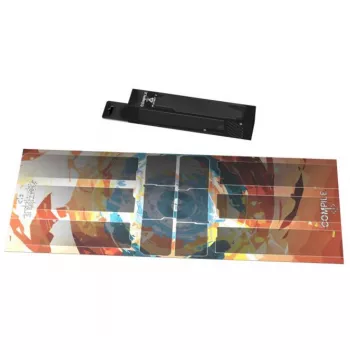 PEGASUS Compile Playmat Gold Edition - 24 inch x 14 inch TCG/CCG mängumatt tikitud äärtega, libisemiskindel kummist põhi, lekkekindel pind