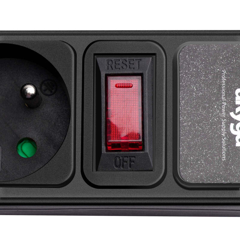 Akyga AK-SP-05B liigpingekaitsega pikendusjuhe, 5x prantsuse pistikupesa CEE 7/5 (tüüp E), lüliti, 3 m, must