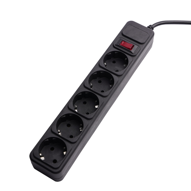 Akyga AK-SP-06B liigpingekaitsega pikendusjuhe, 5x Schuko pistikupesa CEE 7/3 (tüüp F), lüliti, 3 m, must