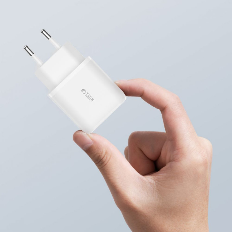 Tech-Protect C20W 2-port seinalaadija, USB-C PD 20W ja USB-A QC 3.0, valge