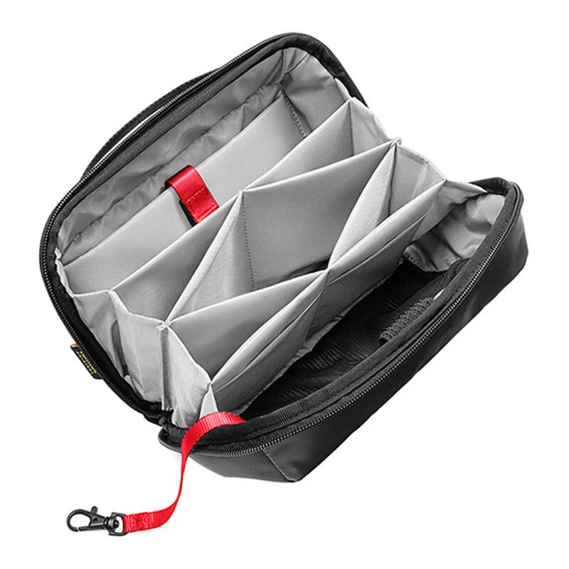 Tarvikukott 2.4L Tomtoc Navigator-T13 (Must)