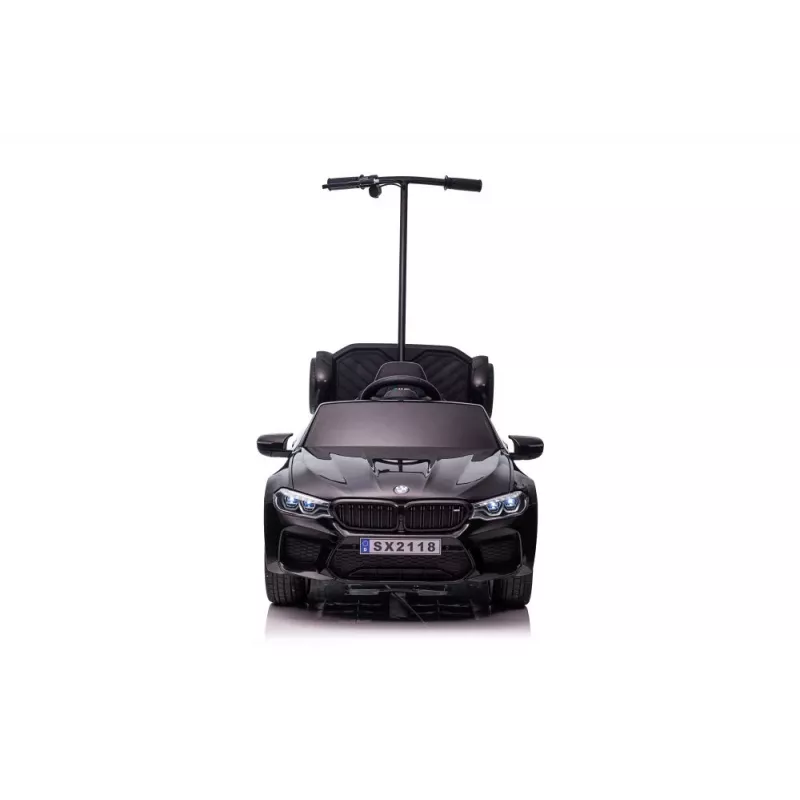 BMW M5 akutoitel auto koos vanema platvormiga must lakitud