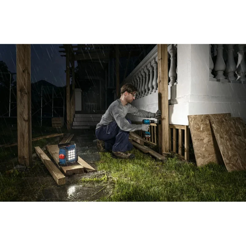 Bosch Professional GLI 18V-1500 juhtmeta töövalgusti (sinine/must, ilma akuta)