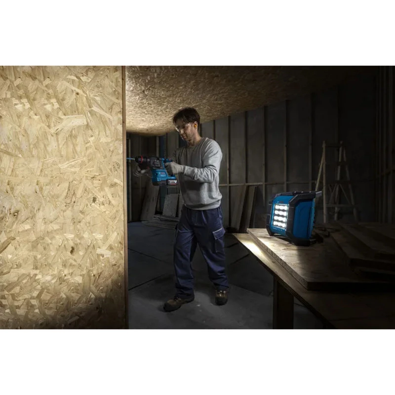 Bosch Professional GLI 18V-1500 juhtmeta töövalgusti (sinine/must, ilma akuta)