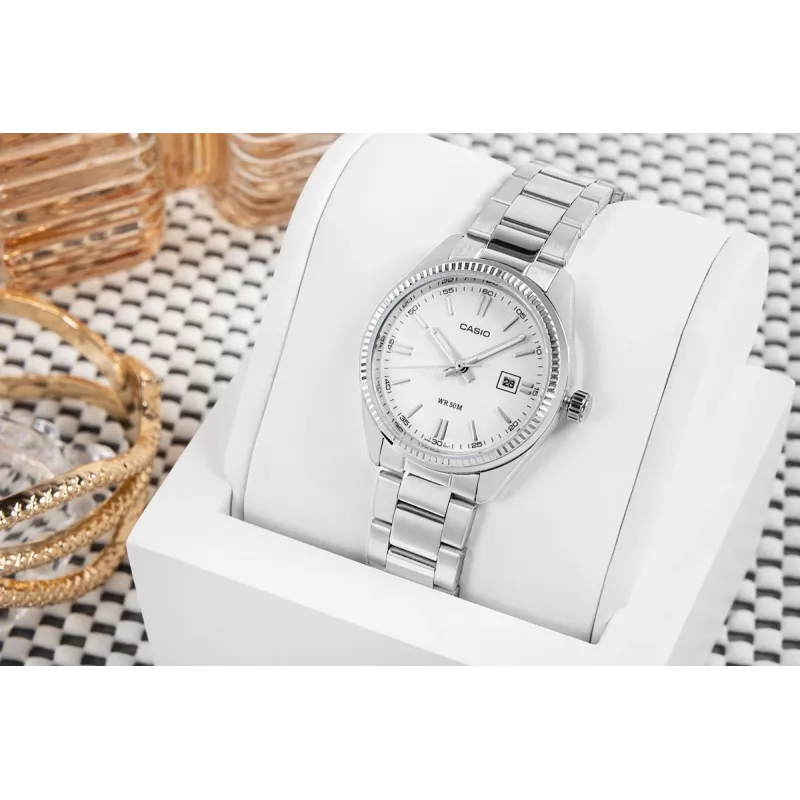 CASIO LTP1302PD7A1V Unisex Analoog Kvartskell, Hõbedane Roostevaba Teras, 34,5 x 30,2 x 8,7 mm