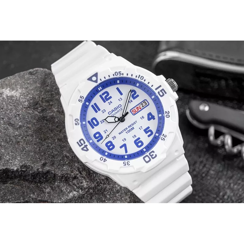 CASIO MRW200HC7B2VD meeste analoogkvartskell päeva-kuupäeva näiduga, 100m veekindlus, vaigurihm, valge sihverplaat, sinine/punane raam