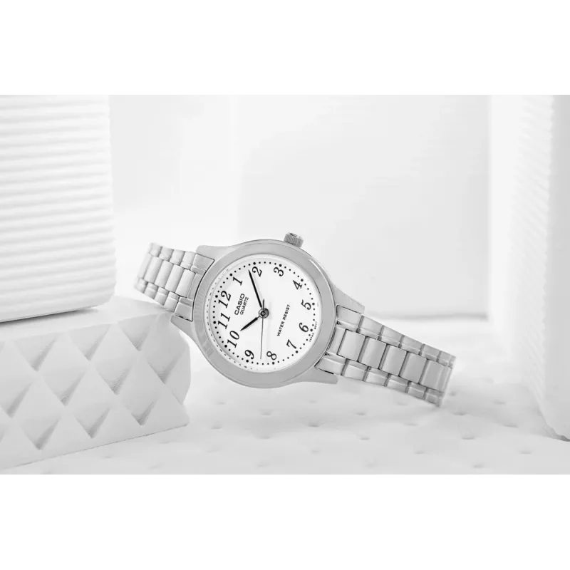 CASIO naiste analoogkvartskell LTP-1128A-7B 33mm hõbedase numbrilaud ja roostevabast terasest käevõru
