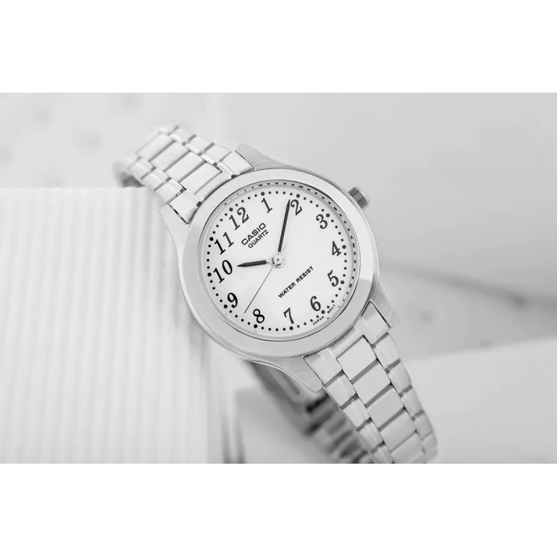 CASIO naiste analoogkvartskell LTP-1128A-7B 33mm hõbedase numbrilaud ja roostevabast terasest käevõru