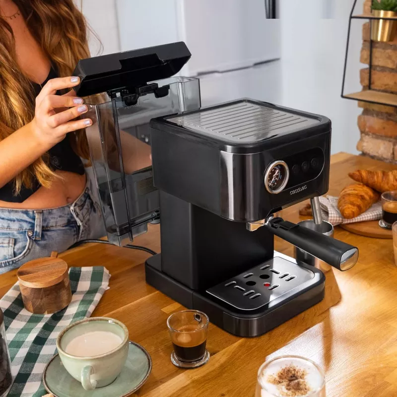 Cecotec Power Espresso 20 Pro Latte kohvimasin, 20 baari pumba rõhk, sisseehitatud piimavaht, poolautomaatne, must, 1350 W