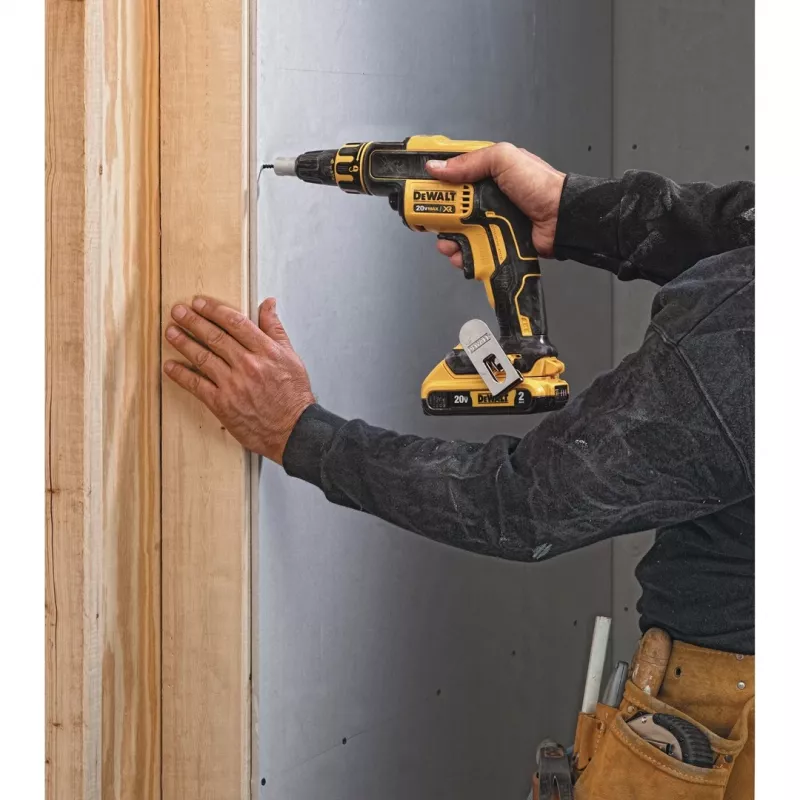 DEWALT DCF620D2-QW 18V juhtmeta harjata elektrikruvikeeraja/löökkeeraja 4400 RPM, 2 x 2.0Ah liitiumioonakud, laadija ja TSTAK II tööriistakohver, must/kollane