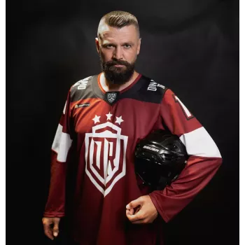 Dinamo Riga fännisärk Dārziņš #16 punane XS
