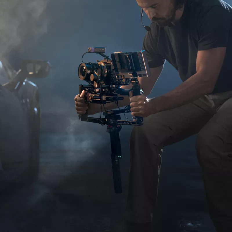 DJI RS 4 Pro Combo 2026 Gimbal Stabilisaator koos pildiedastuse ja Focus Pro mootoriga