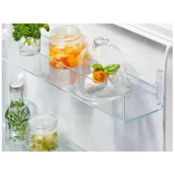 Electrolux LNA7NE18S integreeritud külmik-sügavkülmik - 253L kogumaht, Low Frost, E energiaklass