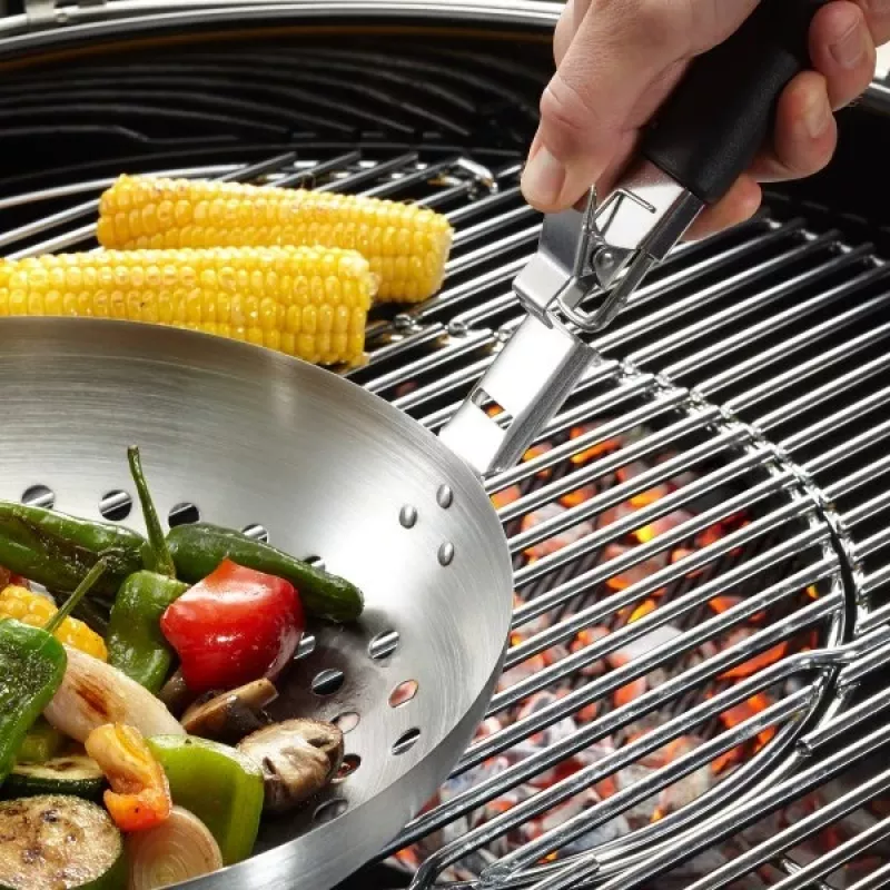 GEFU 89250 Wok Pann 30 cm Roostevaba teras, mittekleepuva kattega, sobib induktsioonile, ahjukindel kuni 200°C, tilkumisvastase valamisäärega