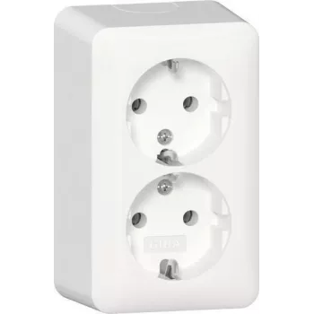 GIRA 478013 2-kohaline SCHUKO pistikupesa koos paigaldusplaadiga, pealepandav, puhtvalge