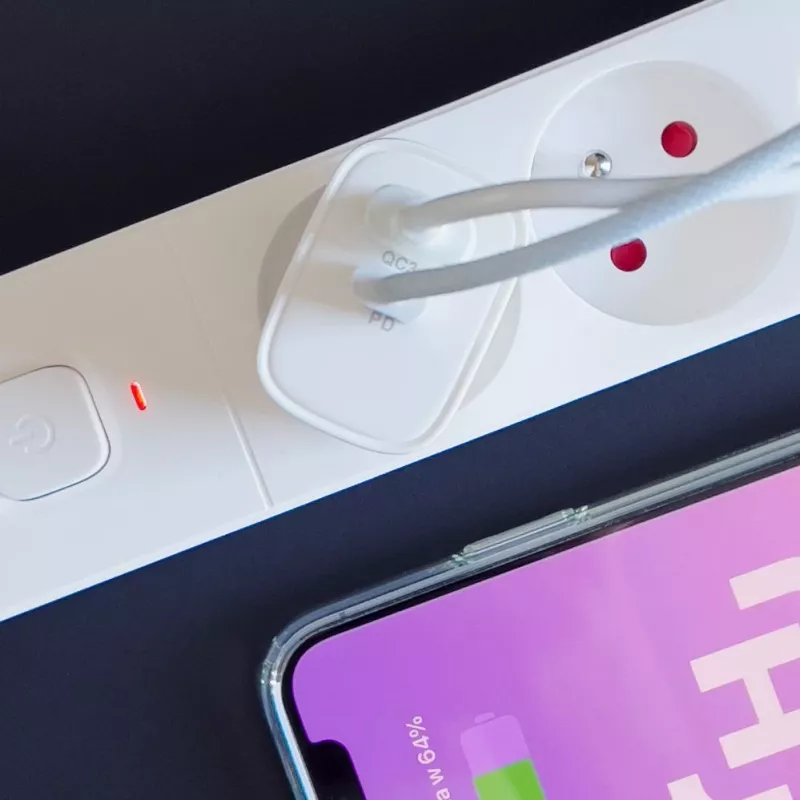 JOYROOM Kiirlaadija USB-A QC3.0 / USB-C PD 20W Valge (L-QP2011)