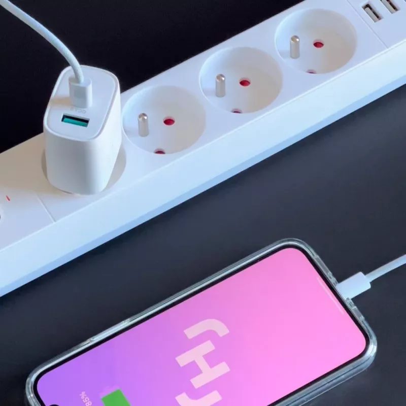 JOYROOM Kiirlaadija USB-A QC3.0 / USB-C PD 20W Valge (L-QP2011)