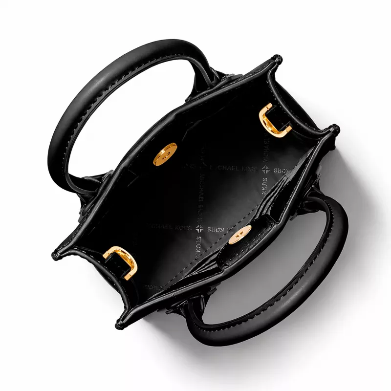 Michael Kors Jet Set Travel õlakott, must, signatuuriga kaetud lõuendist nahkviimistlusega, kuldkollased metallosad, 15cm x 17cm x 6cm