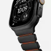 NOMAD Stratos Band - Titaanist käevõru Apple Watch 49mm jaoks FKM-iga (Must titaan, Ultra Orange FKM)