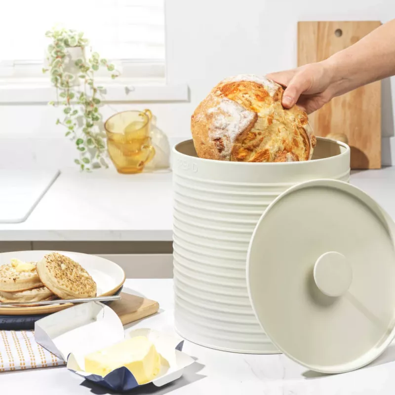 Russell Hobbs RH03269CEU7 Ribleitud leivakarp, kreemikas