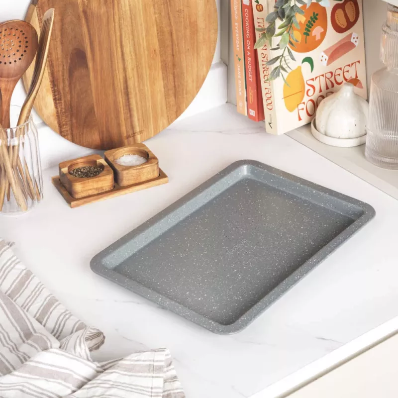 Salter Marblestone 37cm Küpsetusplaat - Mittestickav süsinikteras, hall marmorkiviefekt