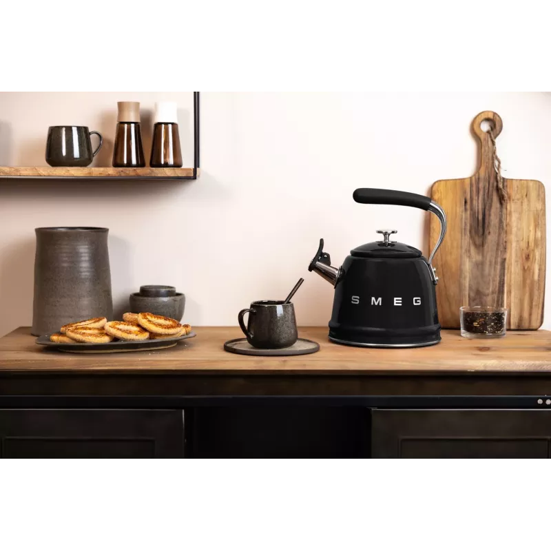 Smeg 50's Style Veekeetja WKF01BL Must 1.7L 2400W Roostevaba teras