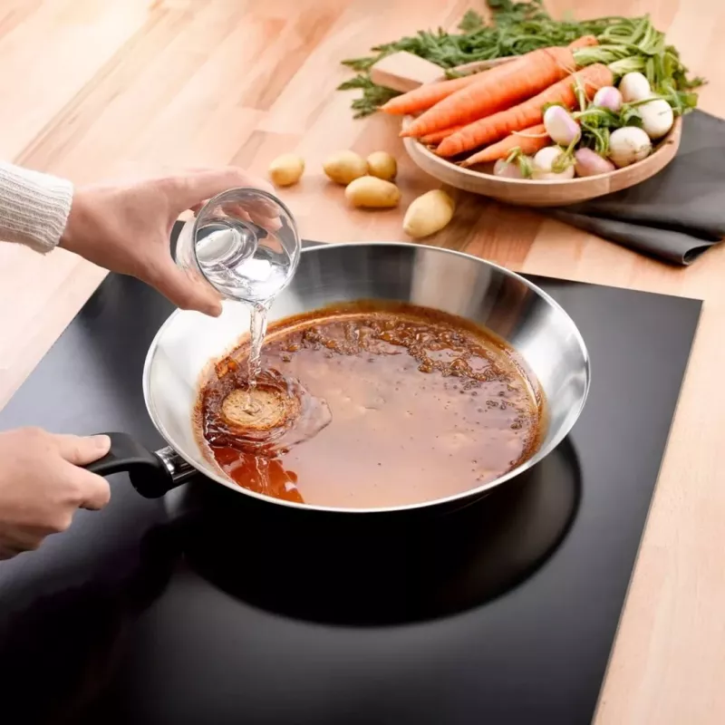 Tefal Duetto On 20 cm roostevabast terasest praepann titaanist mittekleepuva katte ja Thermo-Signal indikaatoriga