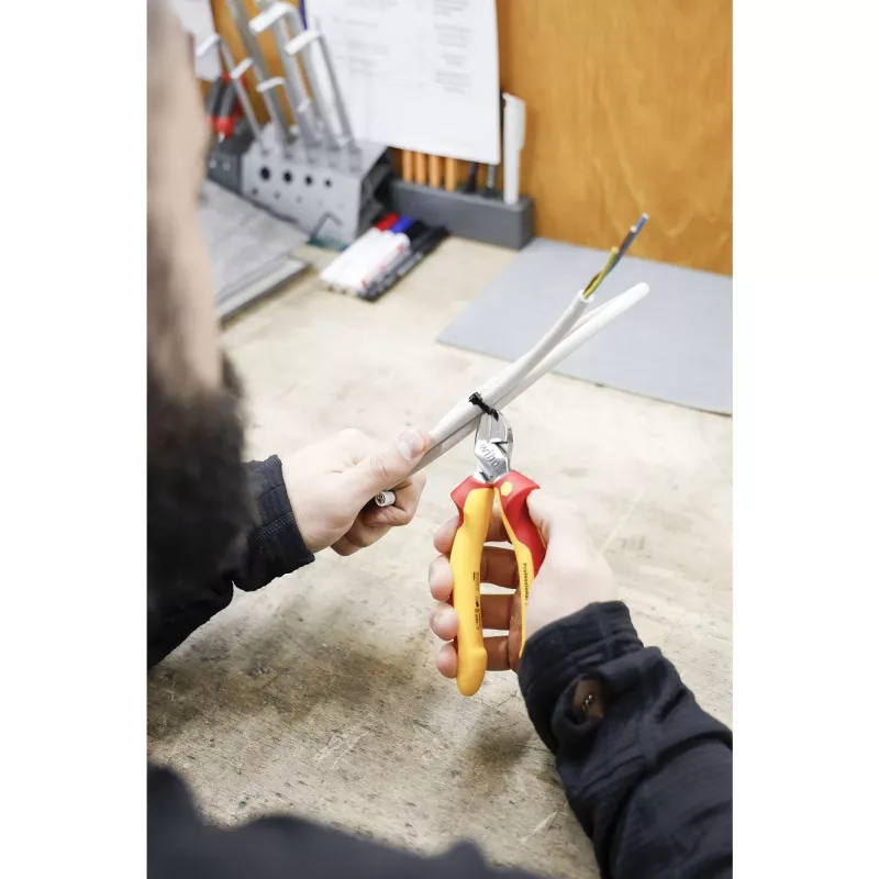 Wiha 43458 Professionaalne elektrikäärid-diagonaallõikur 200 mm, VDE isoleeritud, punane/kollane